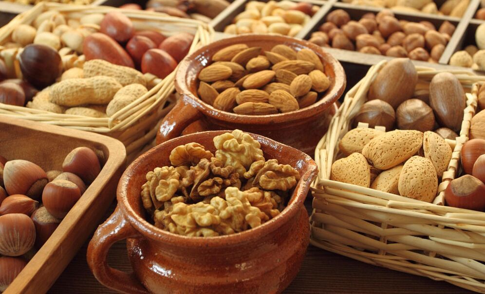 Nuts in the diet of men will help potency